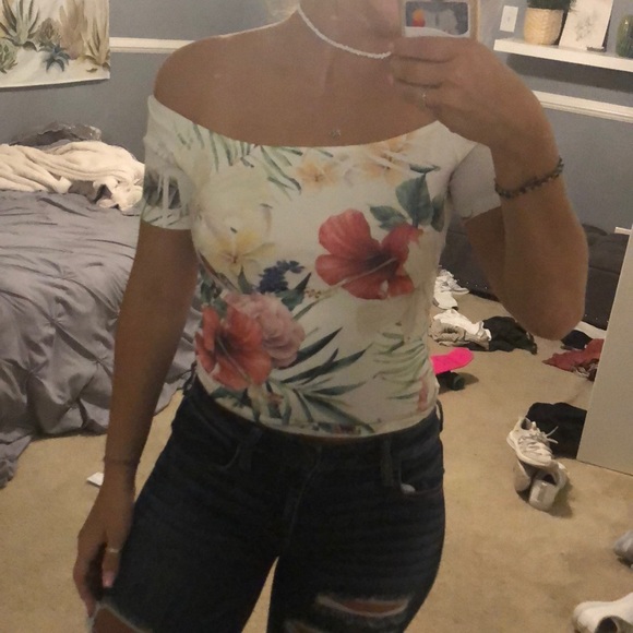 Floral off shoulder top sz small - Picture 2 of 3